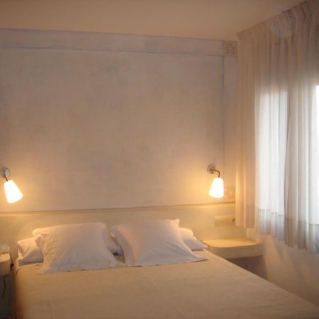 Hotel Carmen Roses Bagian luar foto