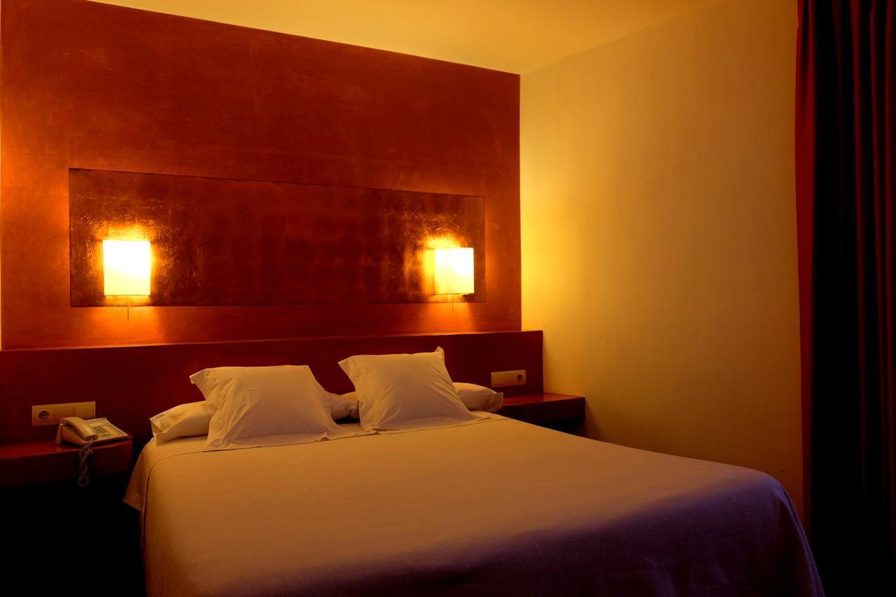 Hotel Carmen Roses Bagian luar foto