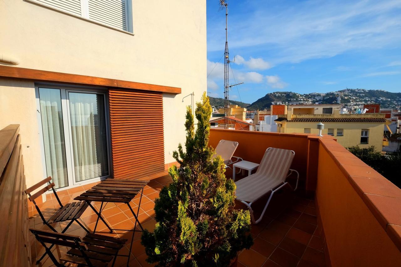 Hotel Carmen Roses Bagian luar foto