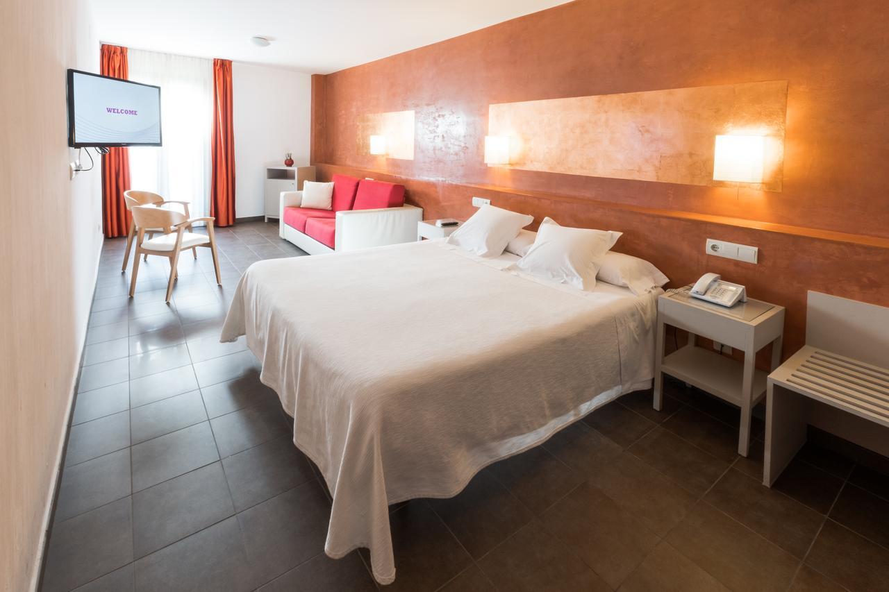 Hotel Carmen Roses Bagian luar foto
