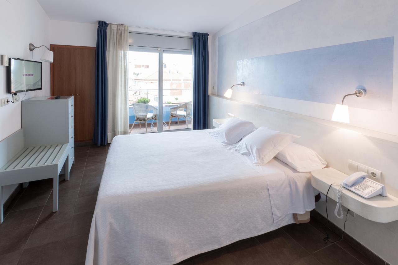 Hotel Carmen Roses Bagian luar foto