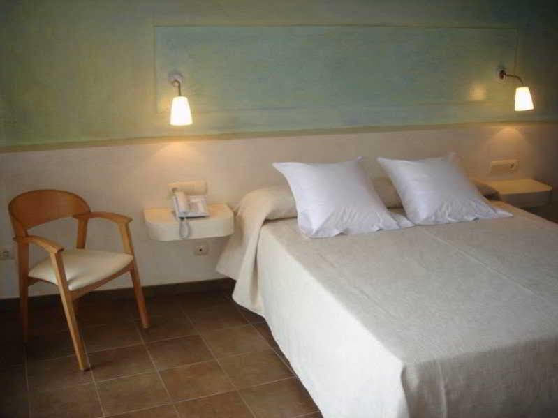 Hotel Carmen Roses Bagian luar foto
