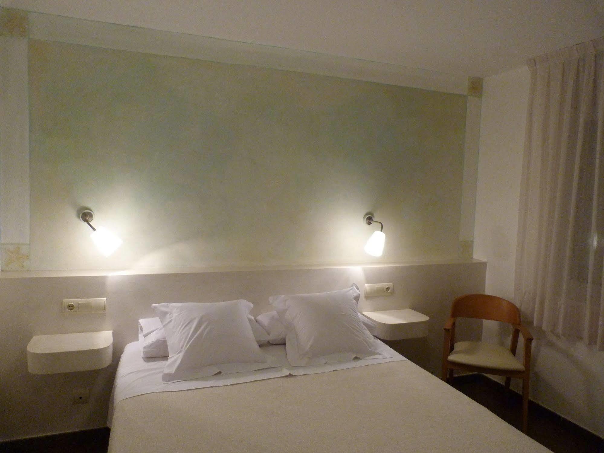 Hotel Carmen Roses Bagian luar foto