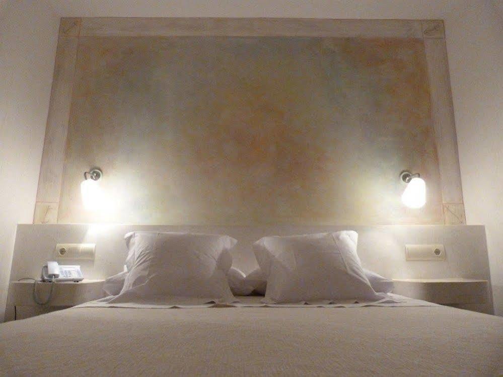 Hotel Carmen Roses Bagian luar foto