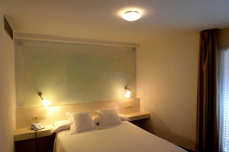 Hotel Carmen Roses Bagian luar foto